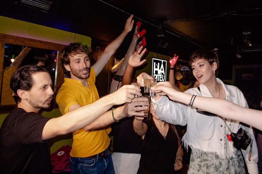 Rome: Forbidden History Walking Tour & Pub Crawl with Drinks - Italian drinks at selected bars
