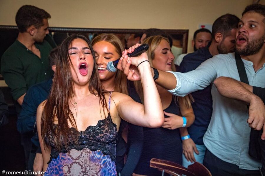 Rome: NYE Pub Crawl and Club - Two More Pubs Before Midnight