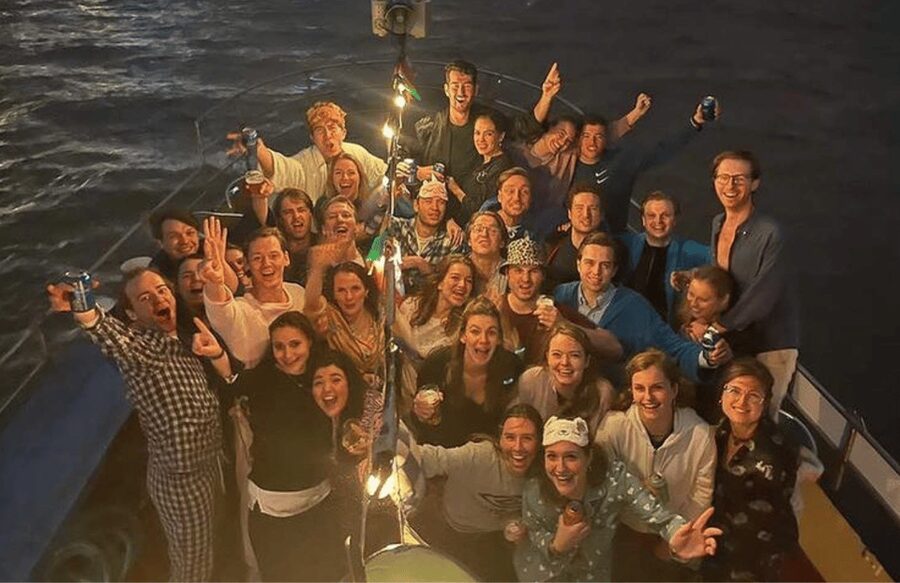 Rotterdam: Pub Cruise with Drinks and Bites - Weather, comfort, and age limits