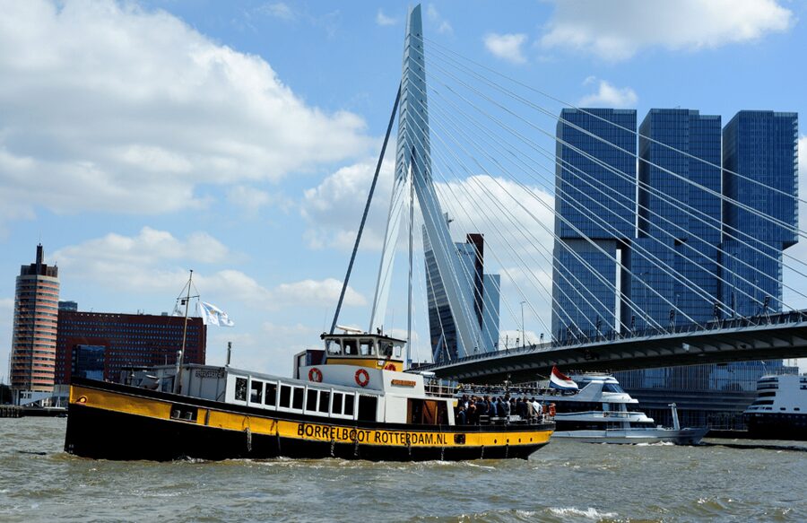 Rotterdam: Pub Cruise with Drinks and Bites - Boarding at dePont010 in central Rotterdam