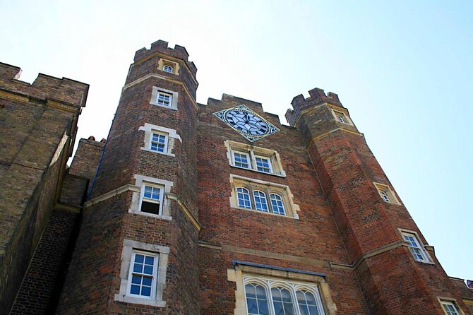 Royal Historic Pubs Walking Guided Tour in London - What the walk and pub stops are like