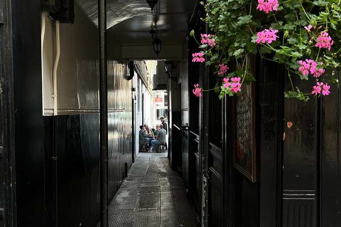 Royal Historic Pubs Walking Guided Tour in London - Timing, meeting point, and the shape of the afternoon