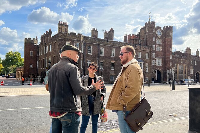 Royal Historic Pubs Walking Guided Tour in London - The guides make the difference