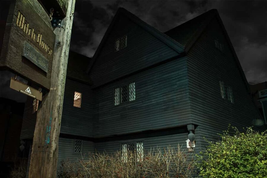 Salem: Boos and Brews Haunted Pub Crawl - Eight haunted stops, not just four bars