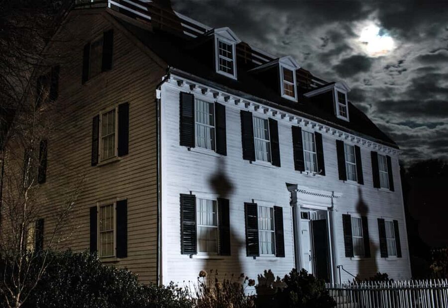 Salem: Boos and Brews Haunted Pub Crawl - Mercy Tavern and Salem’s bootlegger ghosts