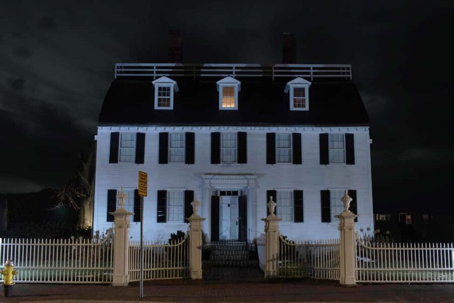 Salem: Boos and Brews Haunted Pub Crawl - Storytelling is the main reason to book