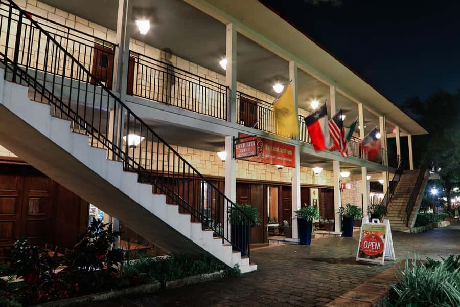 San Antonio: Spirits & Spirits Haunted Pub Crawl - Walking through the River City