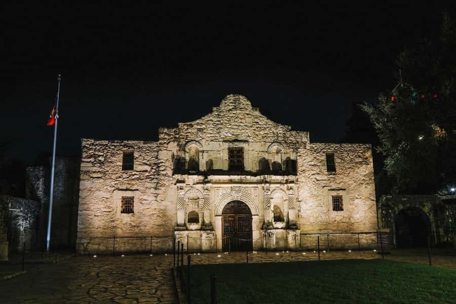 San Antonio: Spirits & Spirits Haunted Pub Crawl - The Majestic Theater adds a different mood