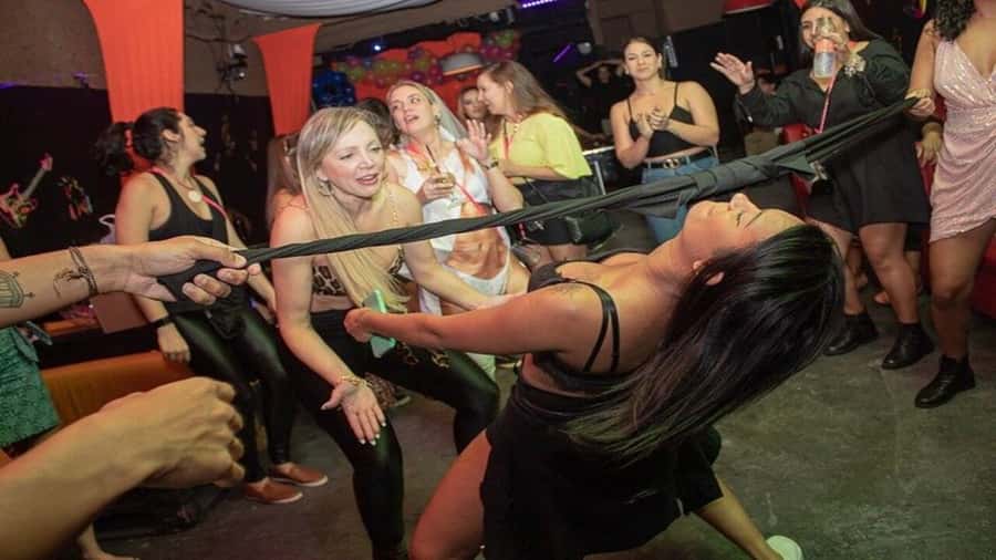 São Paulo Nightlife: Pub Crawl in the City that Never Sleeps - From relaxed bar to music and karaoke
