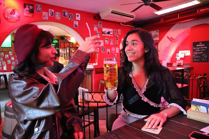 Saturday Night Pub Crawl for Professionals in Vienna, Austria - Funky Monkey Bar: free entry and a dance-floor change