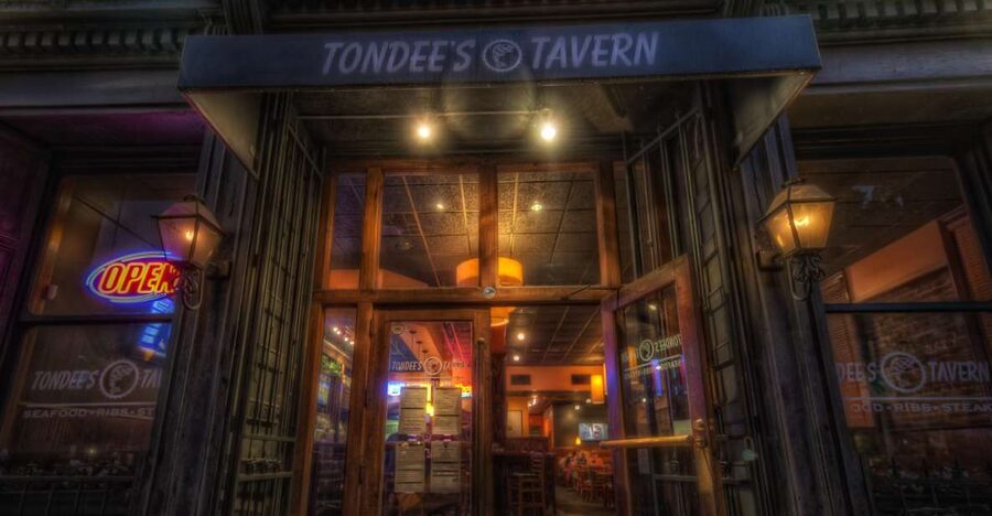 Savannah: Haunted Pub Crawl - Starting at Churchill’s with Savannah after dark