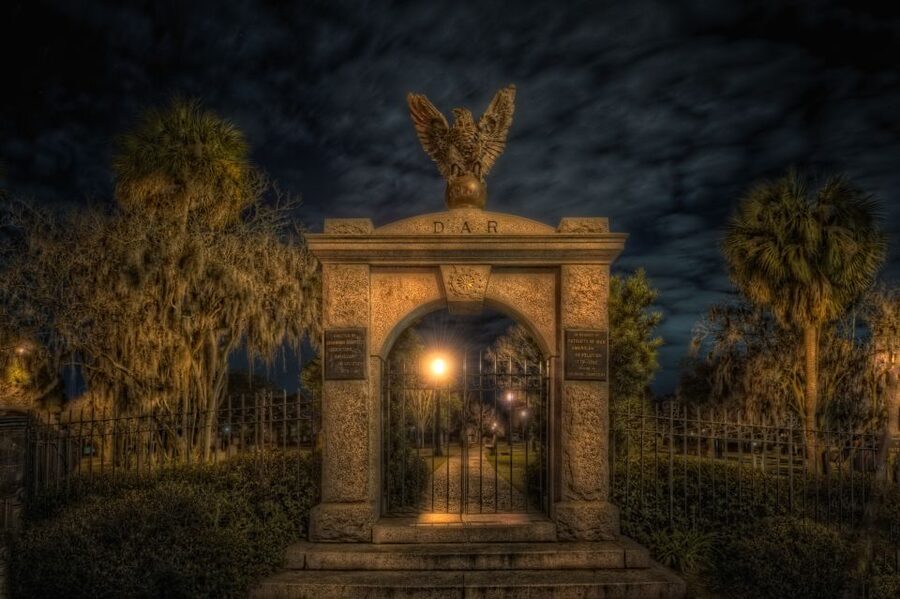 Savannah: Haunted Pub Crawl - Factors Walk and the city’s darker stories