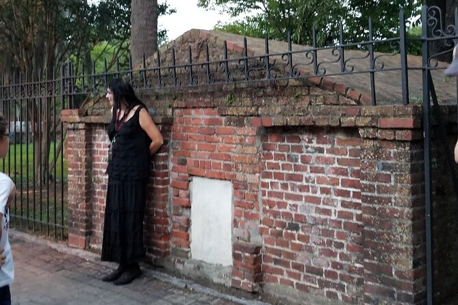 Savannah Haunted Pub Crawl Walking Tour - Colonial Park Cemetery, the route’s key test