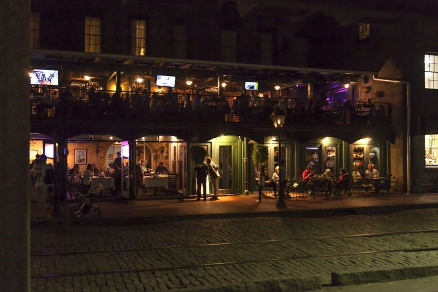 Savannah: Midnight in the Garden Walking Tour and Pub Crawl - Should you book the Midnight in the Garden pub crawl?
