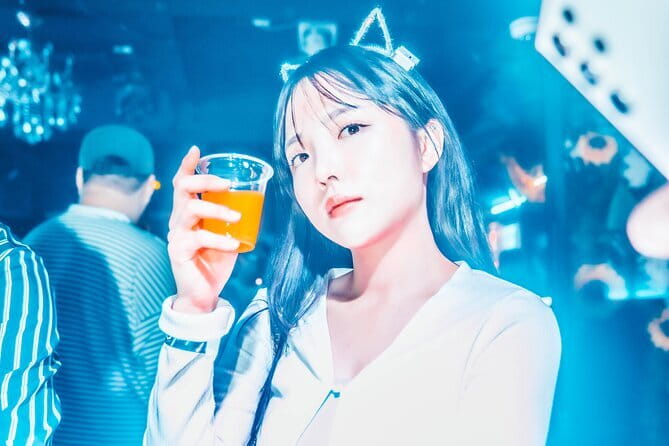 Seoul: LGBTQ+ Pub Crawl and Drag Show with Local Drag Queen - What the three included drinks are really worth