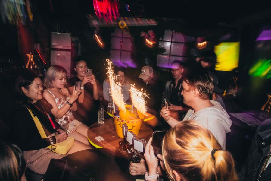 Seoul: Premium Pub Crawl with Open Bottles - Dress, identification, and practical rules