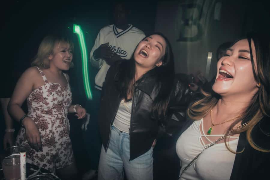 Seoul: Premium Pub Crawl with Open Bottles - Cancellation and booking flexibility