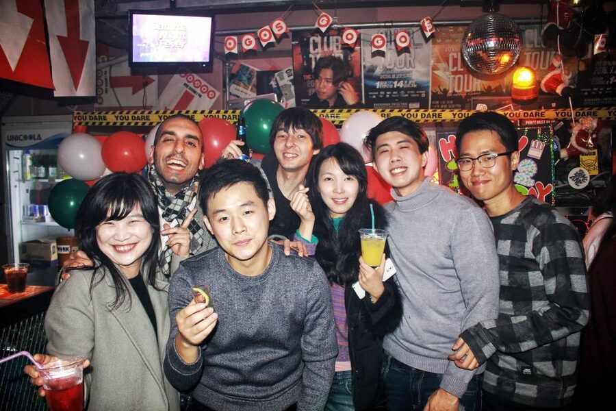 Seoul: Pub Crawl - Three pubs and clubs, each with a different mood