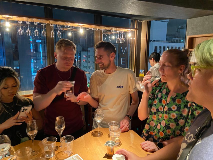 Shinjuku: bar hopping night tour at Japanese Izakaya - The guide’s role in the evening
