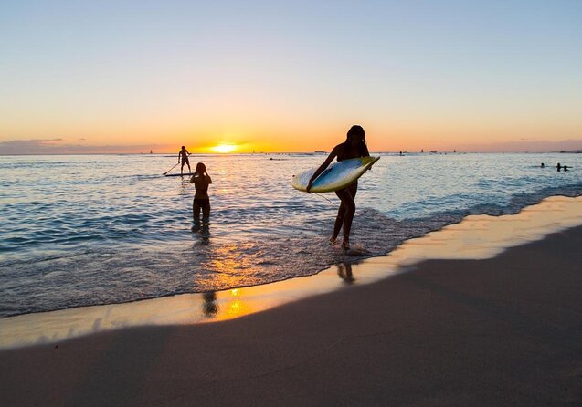 Sips & Secrets of Hawaii Pub Crawl - Four Waikiki bars with a history lesson in between