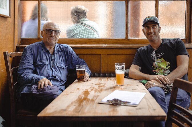Soho Music & Historic Pubs Tour - Guides who turn facts into a social afternoon