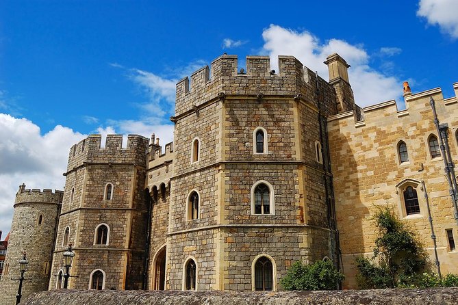 Stonehenge, Windsor Castle and Bath with Pub Lunch in Lacock - Lacock, lunch, and a medieval village