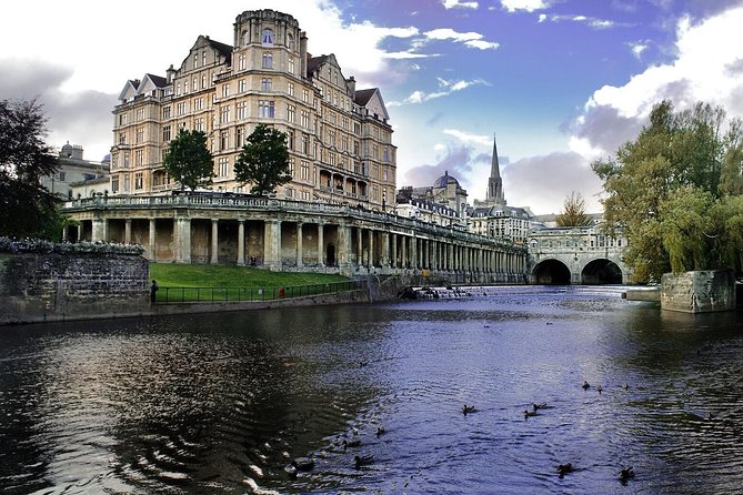 Stonehenge, Windsor Castle and Bath with Pub Lunch in Lacock - Life on the coach