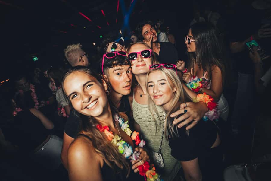 Sydney: Big Night Out Pub Crawl with Local Party Hosts - Scruffy Murphys is the pizza and social reset