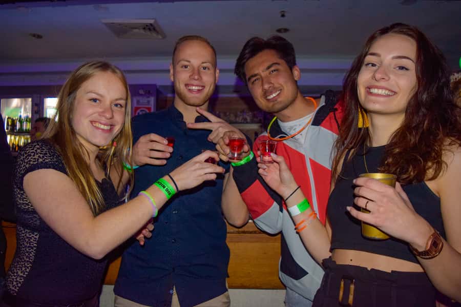 Sydney: Big Night Out Pub Crawl with Local Party Hosts - Four drinks and pizza make $34 a useful deal