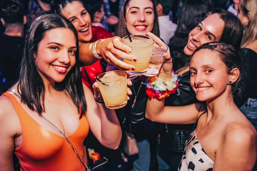 Sydney: Big Night Out Pub Crawl with Local Party Hosts - The hosts make the social side easier