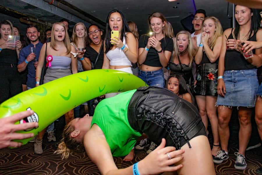 Sydney: Big Night Out Pub Crawl with Local Party Hosts - Dress rules and ID checks matter