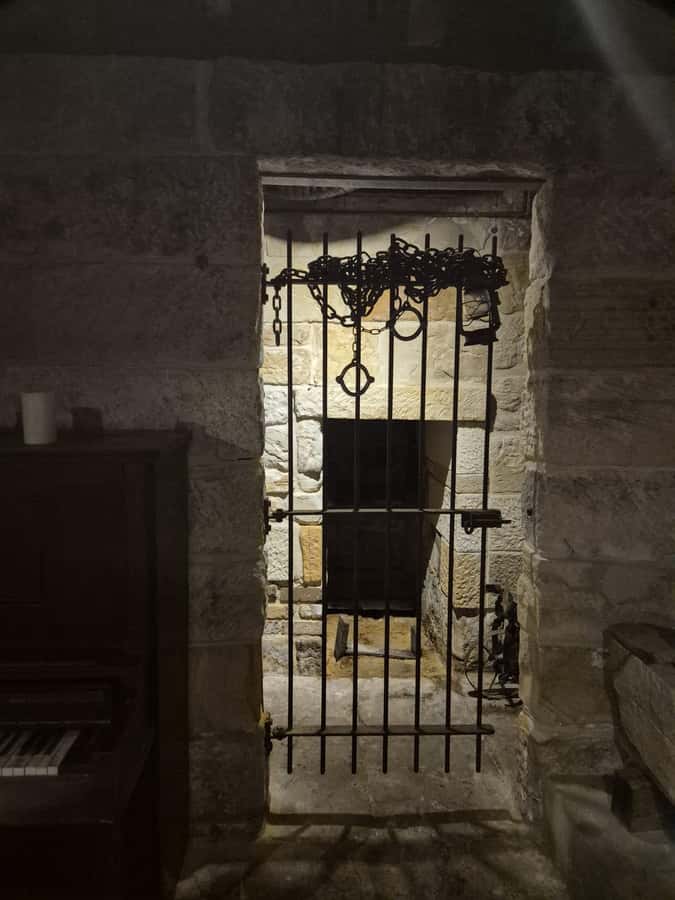 SYDNEY : Ghosts, Grog & The Rocks: Haunted Pubs &Cellar Tour - Starting outside The Russell Hotel on George Street