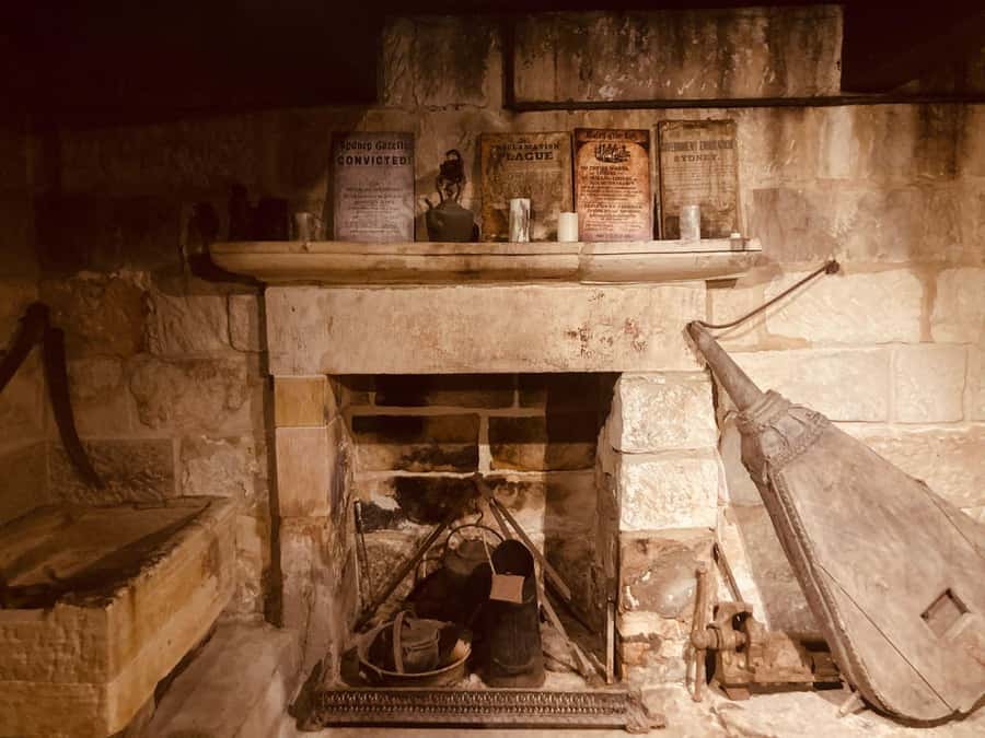 SYDNEY : Ghosts, Grog & The Rocks: Haunted Pubs &Cellar Tour - Three pubs with three different kinds of darkness