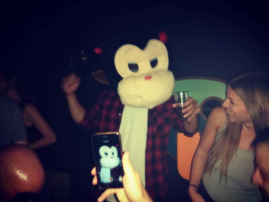 Tel Aviv: Pub Crawl and Nightlife Tour with Shots - A social night that works well for solo visitors