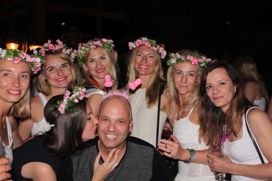 Tel Aviv: Pub Crawl with 4 Stops and Free Shots - Stop One: Getting Into The Night