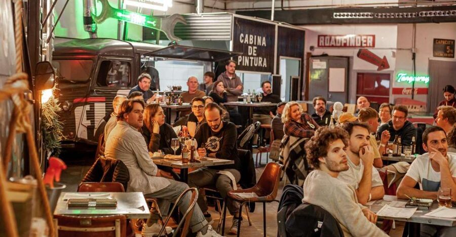 The Biggest Pub Quiz in Valencia - Team Size and the Case for Coming Alone