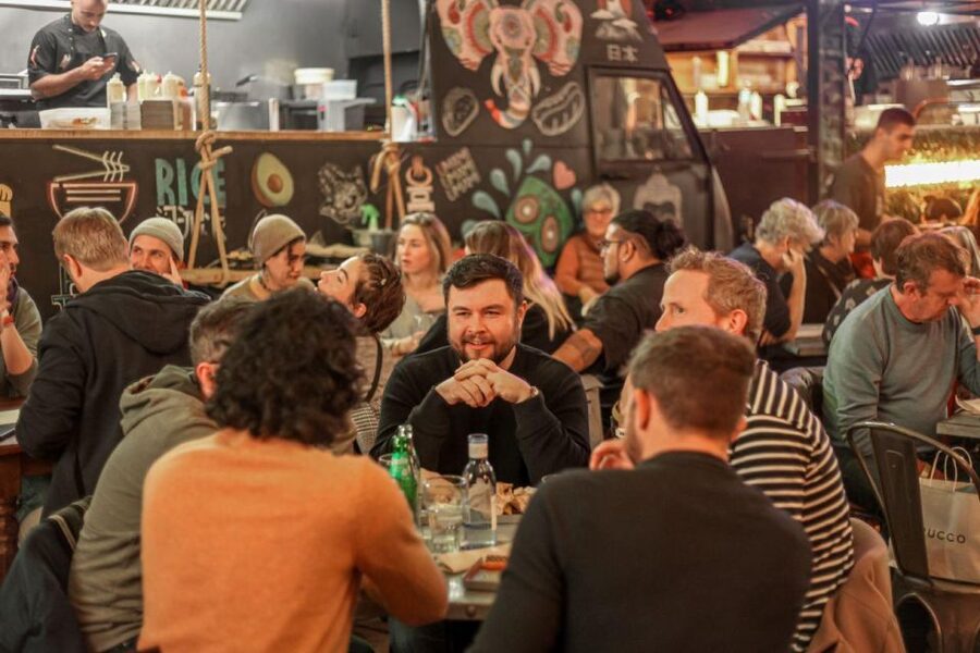 The Biggest Pub Quiz in Valencia - Who Will Enjoy This Most