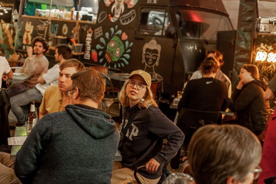 The Biggest Pub Quiz in Valencia - Street Food, Drinks, and the Table Atmosphere