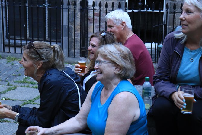 The Edinburgh Literary Pub Tour - Weather, sound, and group size