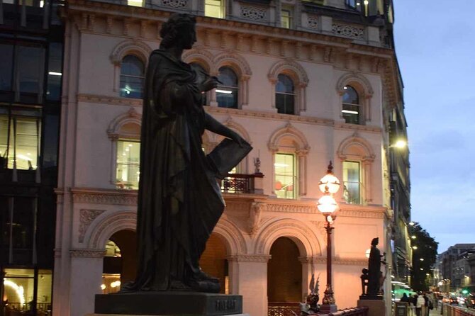The Haunted Pubs of Old London: Small Group Tour - Two churches and the hospital courtyard