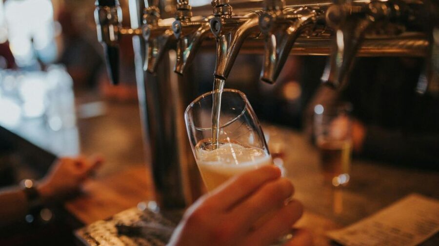 The London Historic Pubs Tour - Why this pub walk works better than a standard London bar crawl
