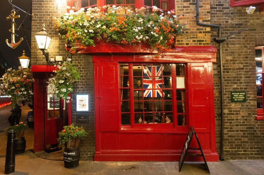 The London Historic Pubs Tour - Starting at Tower Hill and the Tower of London