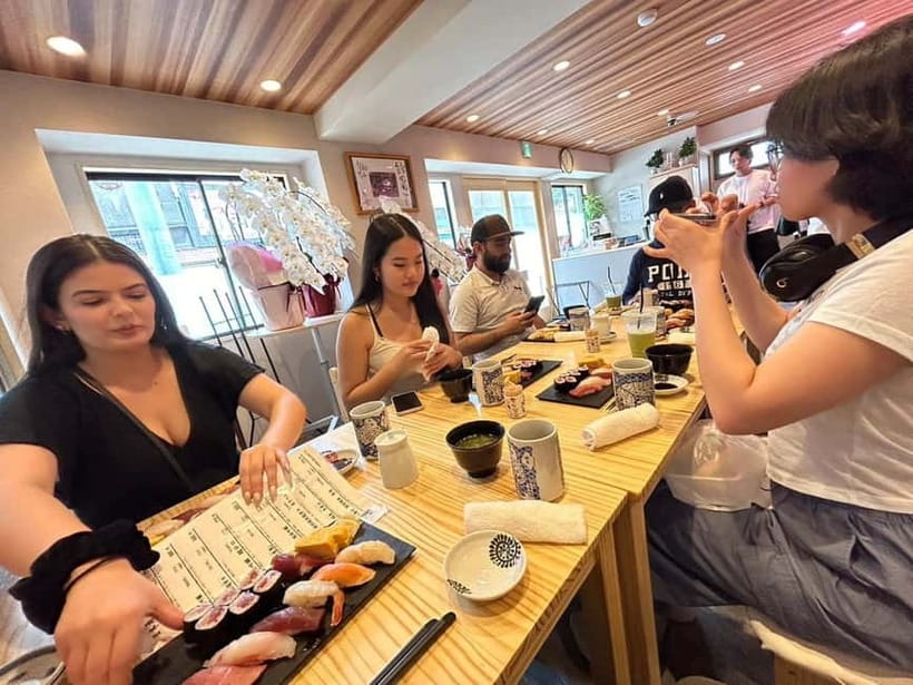 Tokyo:Japanese pub Journey with University Students - Why the four-person limit matters