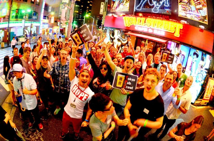 Tokyo: Pub Crawl and Bar Tour - The second bar adds music and momentum