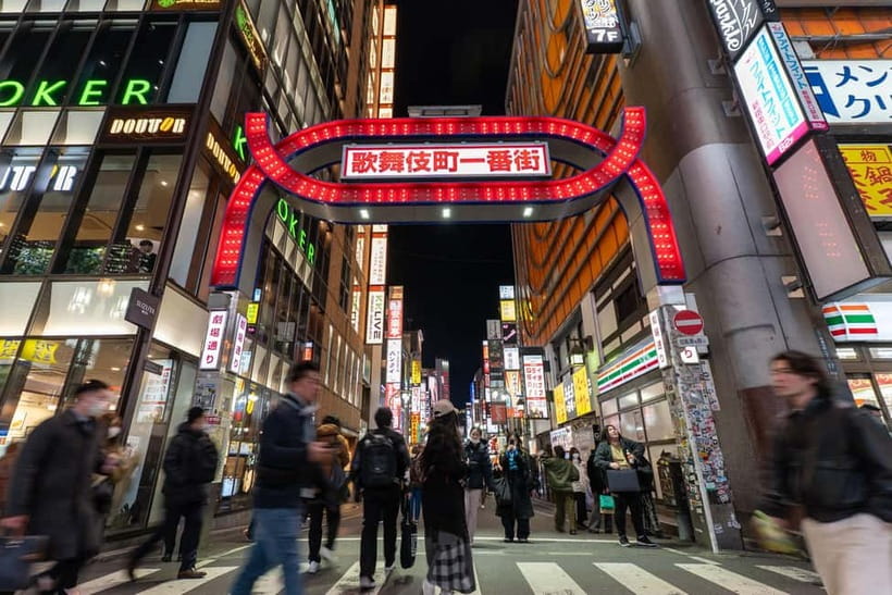 Tokyo: Shinjuku Golden Gai Bar Hopping Night Tour - Finishing at Hanazono Shrine
