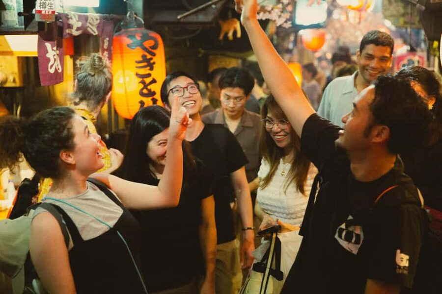 Tokyo: Shinjuku Izakaya and Golden Gai Bar Hopping Tour (2h) - Small details that make the night easier