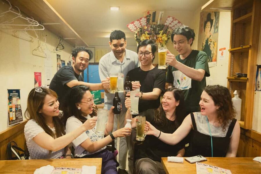 Tokyo: Shinjuku Izakaya and Golden Gai Bar Hopping Tour (2h) - Starting at Tajimaya Coffee in Shinjuku