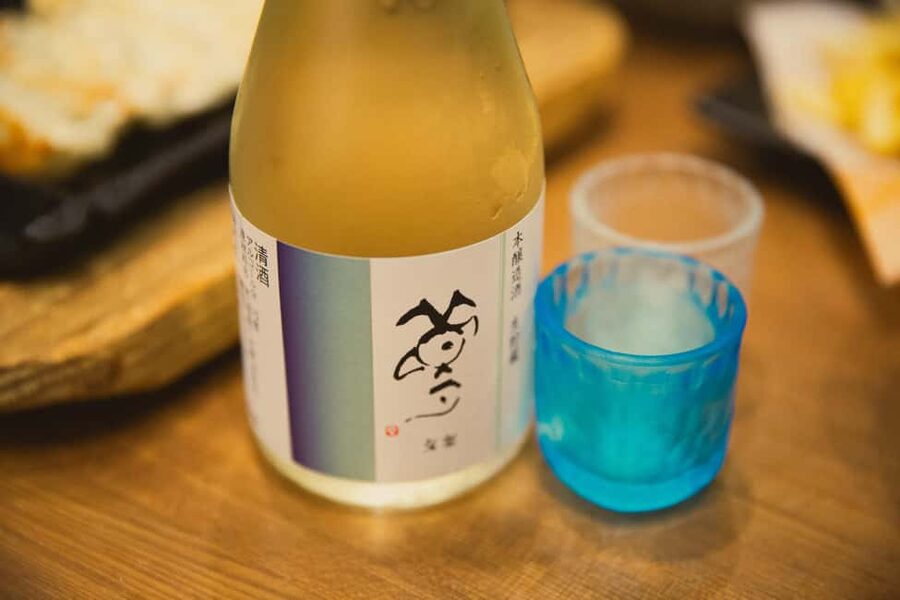 Tokyo: Shinjuku Izakaya and Golden Gai Bar Hopping Tour (2h) - A local restaurant stop for food and conversation