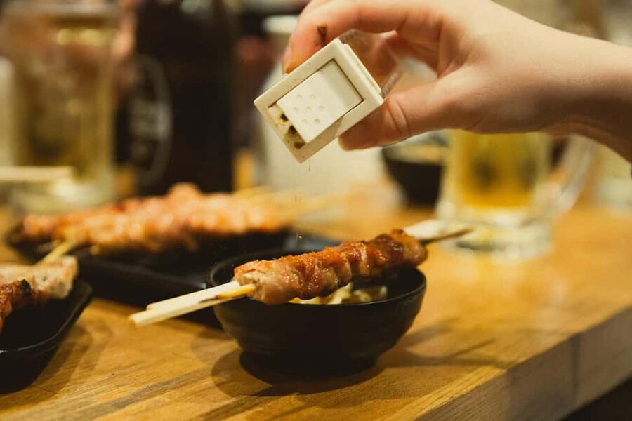 Tokyo: Shinjuku Izakaya and Golden Gai Bar Hopping Tour (2h) - Omoide Yokocho and the first taste of old Tokyo