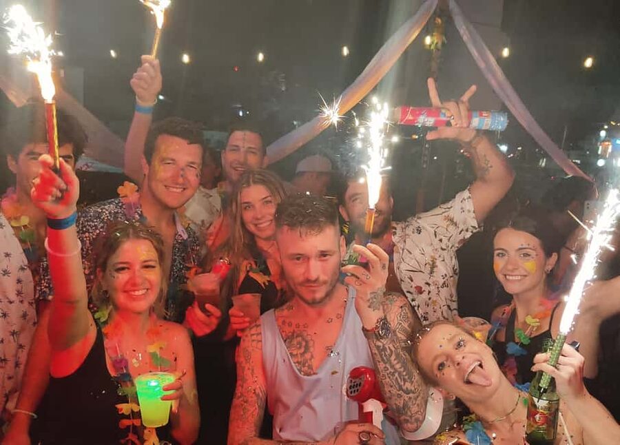 Tulum: Social Pub Crawl , meet fellow travelers, win prices - What the free shots and discounts are really worth